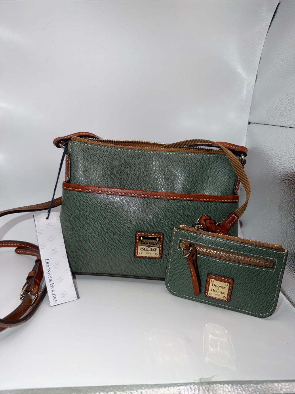 Dooney & Bourke Nwt Green Pebble Leather Crossbody Bag With Card Wallet